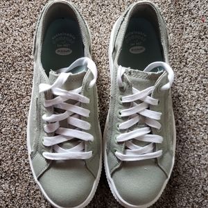 Dr. Scholl's platform tennis shoes